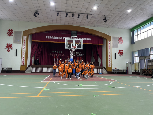 114..1.15成果展，一二年師生共同觀摩楷模學習