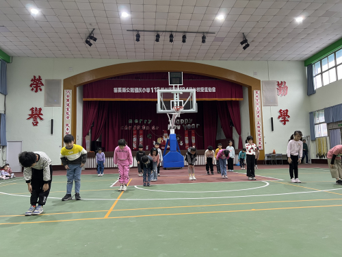 114..1.15成果展，一二年師生共同觀摩楷模學習