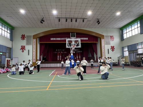 114..1.15成果展，一二年師生共同觀摩楷模學習