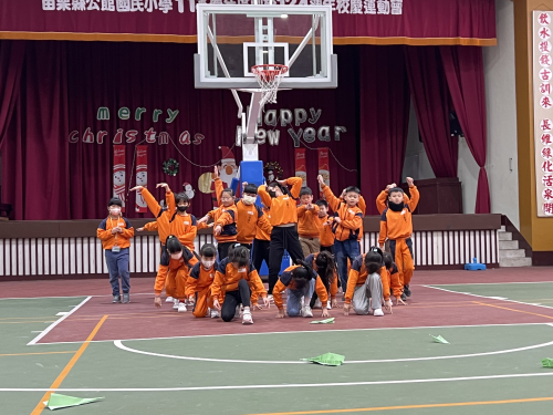 114..1.15成果展，一二年師生共同觀摩楷模學習