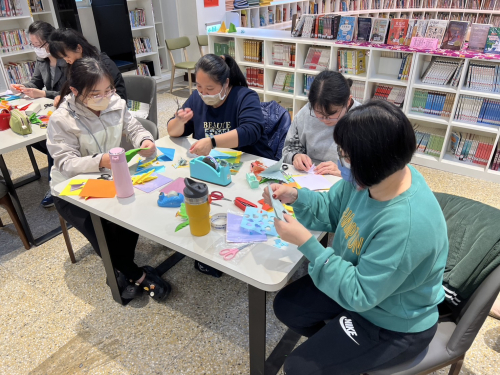 週三教師增能進修研習114.3.5千變萬化又有趣的紙 講師：吳望如校長 13：00-16：00 一、13：00-14：00 從對摺剪到五摺剪 二、14：00-15：00 大嘴鳥的對話 三、15：00-16：00讓紙飛翔 共計3小時