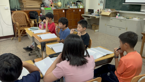 自籌經費申請三四年級口琴課程