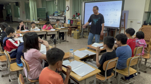 自籌經費申請三四年級口琴課程