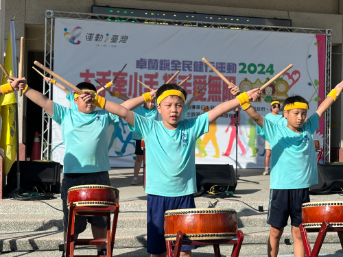 卓蘭鎮健走6K開幕表演太鼓及舞蹈表演