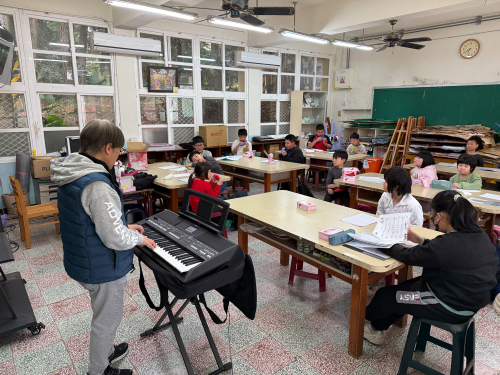 多元適性陶笛班外聘林文郁老師