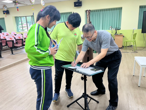 豎琴獵人到校展演