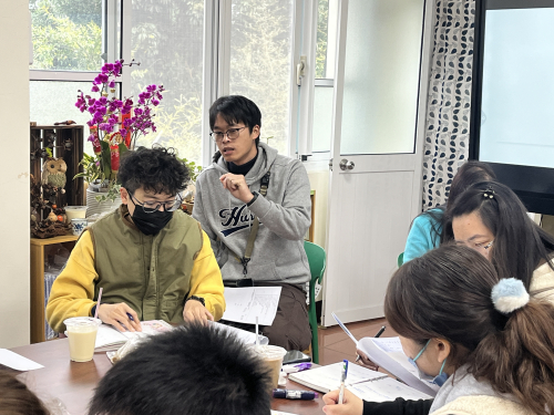 召開會議