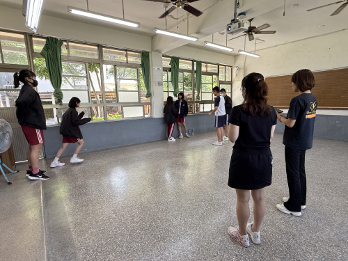 學生成果表演和教師指導