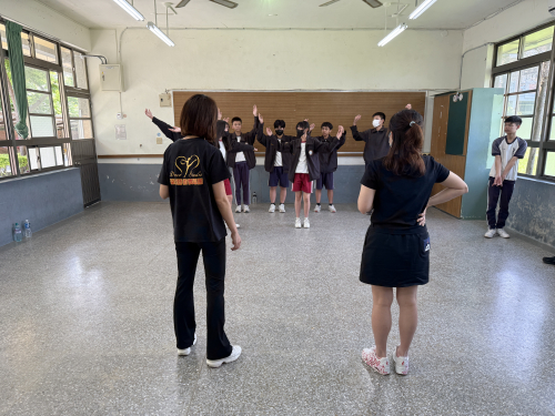 學生成果表演和教師指導