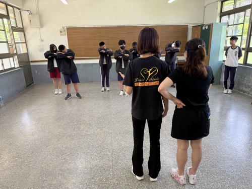 學生成果表演和教師指導