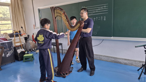 豎琴獵人到校表演