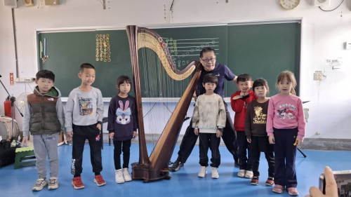 豎琴獵人到校表演