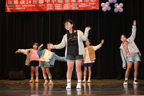 3、藝術下鄉巡演活動-舞蹈演出(113.12)