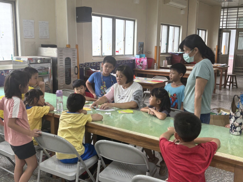 1130926二年級熱帶魚剪貼技法