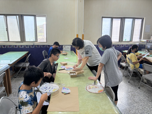 1130926六年級絹布扇彩繪-馬克筆運用
