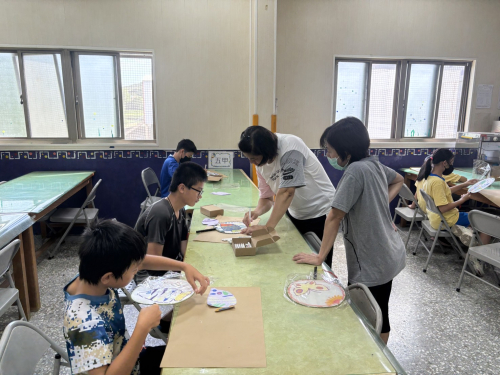 1130926六年級絹布扇彩繪-馬克筆運用