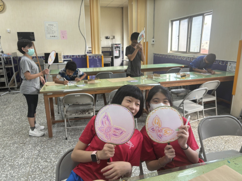 1130926六年級絹布扇彩繪-馬克筆運用