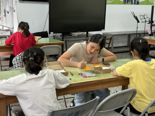 1131024五年級線條之連續圖案-馬克筆運用