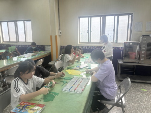 1140327六年級檸檬樹(油蠟筆壓克筆比運用)