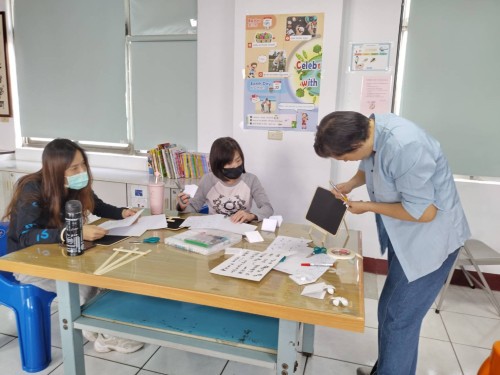 114/3/26繪本導入學生手作課程-以油桐花繪本為例