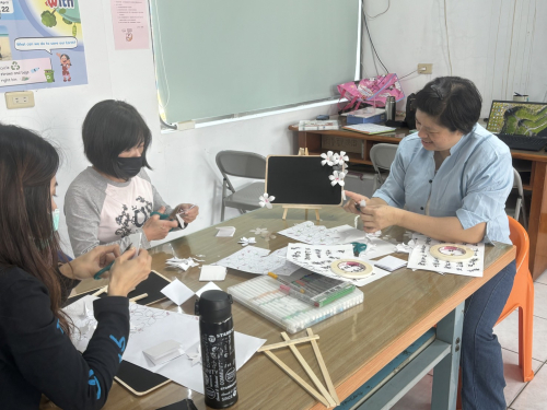 114/3/26繪本導入學生手作課程-以油桐花繪本為例