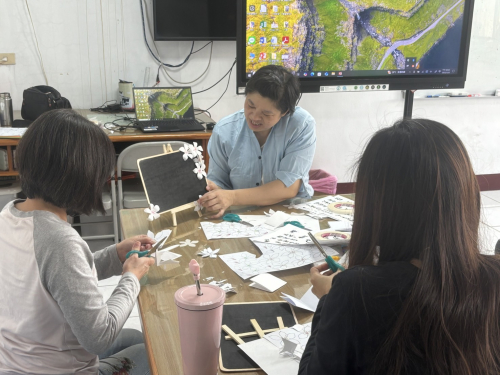 114/3/26繪本導入學生手作課程-以油桐花繪本為例