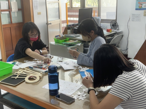 114/3/26繪本導入學生手作課程-以油桐花繪本為例