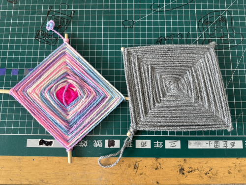 學生玩編織與纏繞